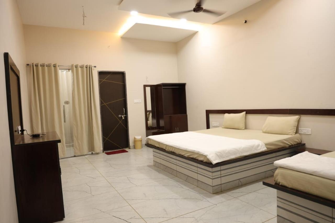 Navkar Palace Hotel & Resort, Sanawad Exterior photo