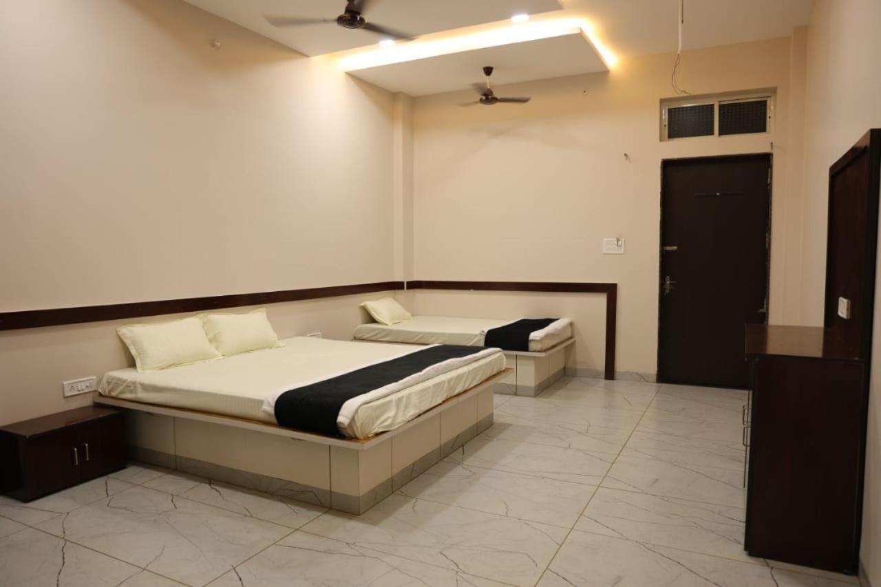 Navkar Palace Hotel & Resort, Sanawad Exterior photo